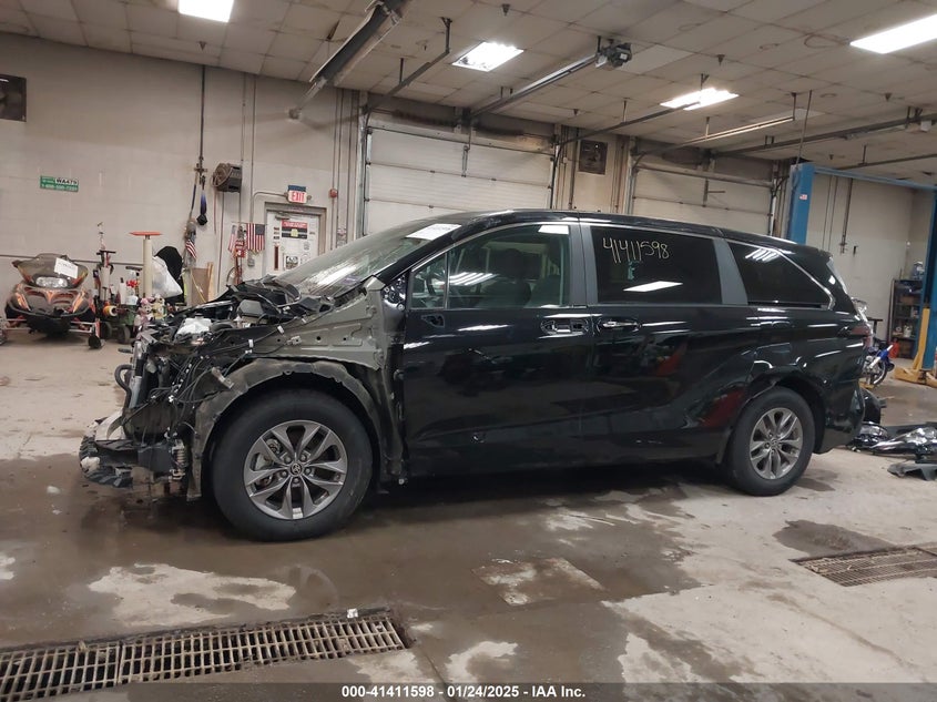 2024 TOYOTA SIENNA XLE - 5TDYSKFC0RS115377
