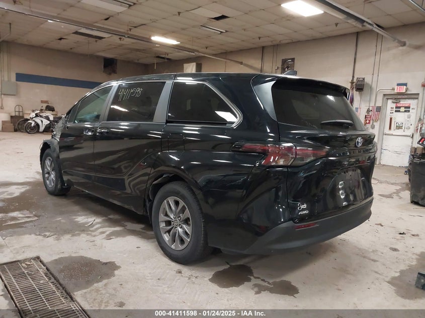 2024 TOYOTA SIENNA XLE - 5TDYSKFC0RS115377