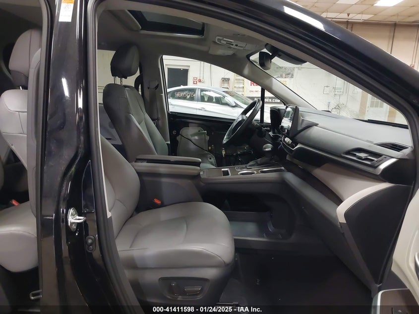 2024 TOYOTA SIENNA XLE - 5TDYSKFC0RS115377