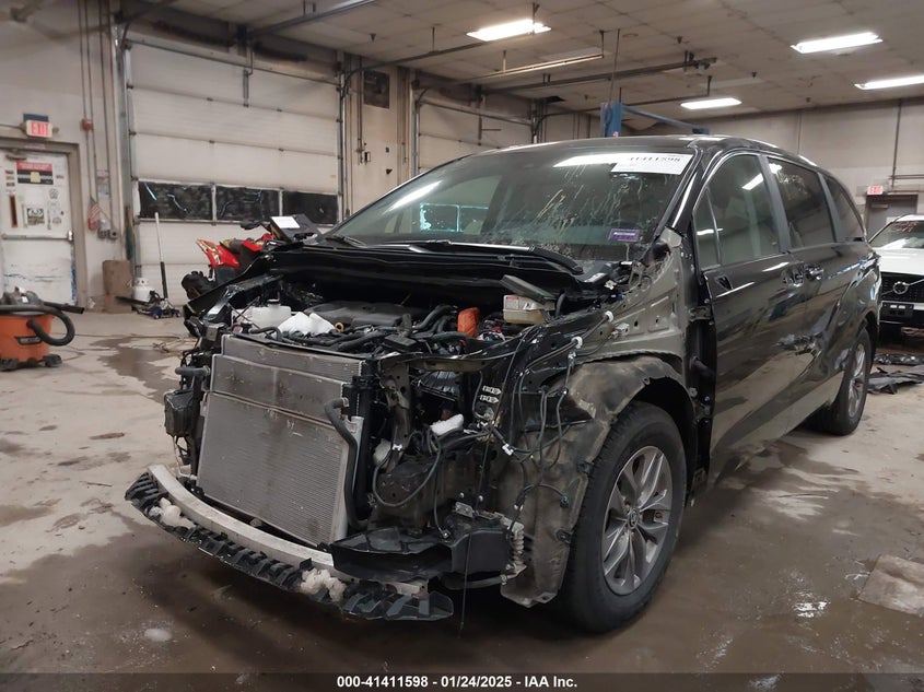 2024 TOYOTA SIENNA XLE - 5TDYSKFC0RS115377