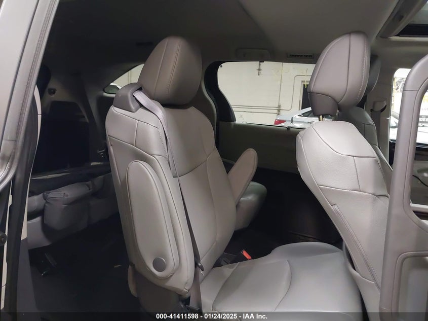 2024 TOYOTA SIENNA XLE - 5TDYSKFC0RS115377