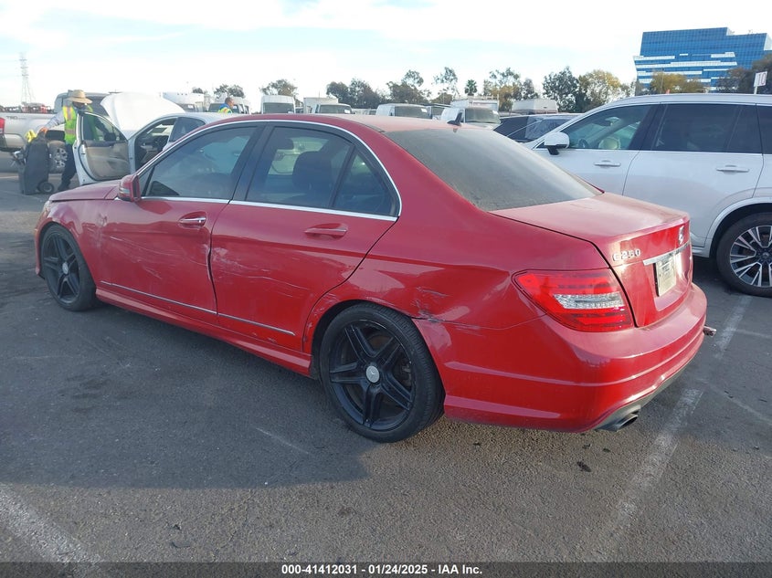 2013 MERCEDES-BENZ C 250 LUXURY/SPORT - WDDGF4HBXDR275747