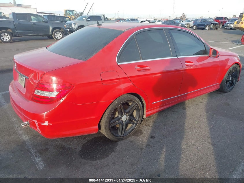 2013 MERCEDES-BENZ C 250 LUXURY/SPORT - WDDGF4HBXDR275747