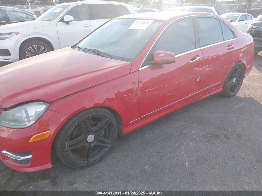 2013 MERCEDES-BENZ C 250 LUXURY/SPORT - WDDGF4HBXDR275747