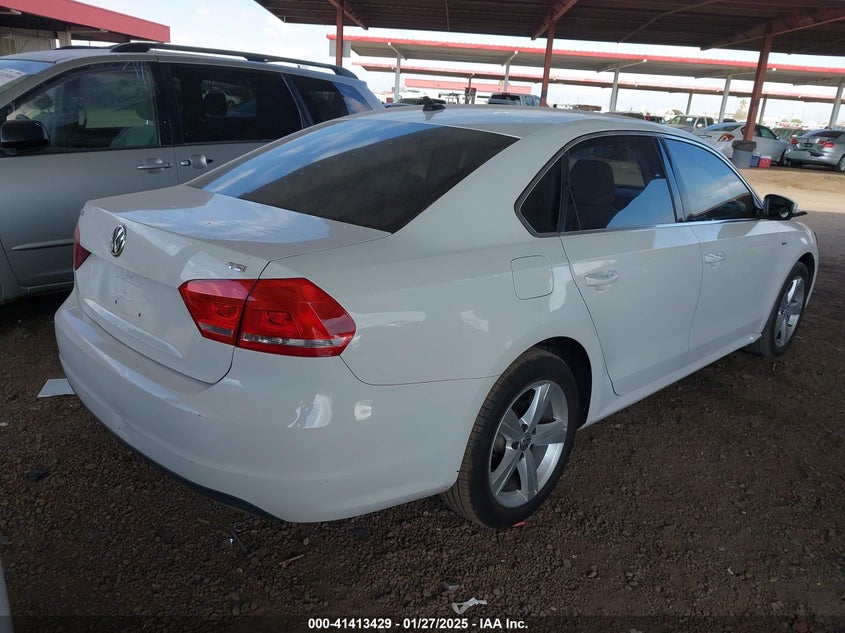 2015 VOLKSWAGEN PASSAT VIN: 1VWAT7A39FC109381