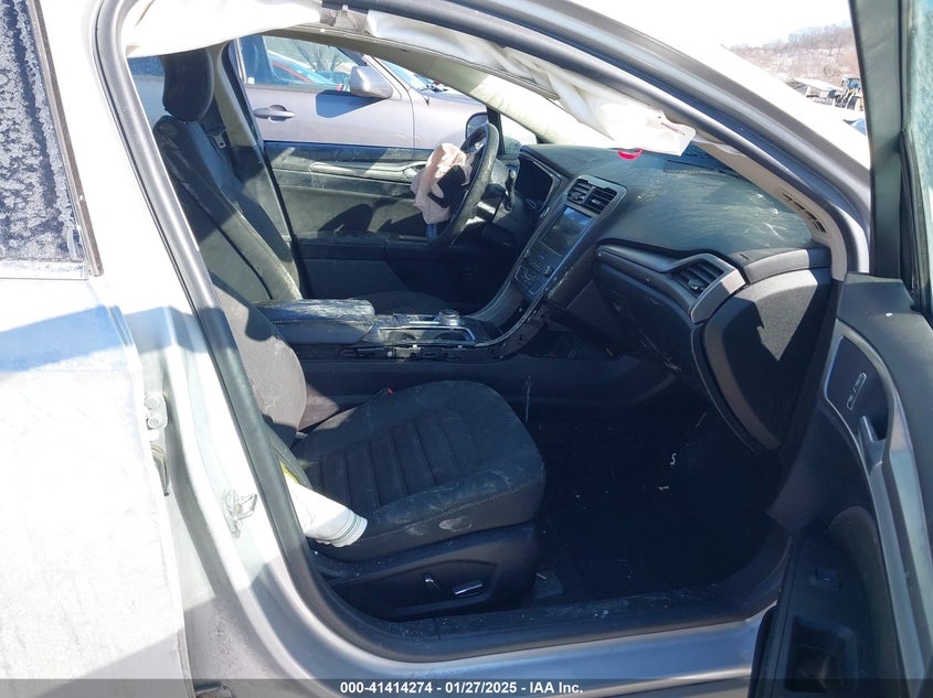 2019 FORD FUSION VIN: 3FA6P0LU4KR225597