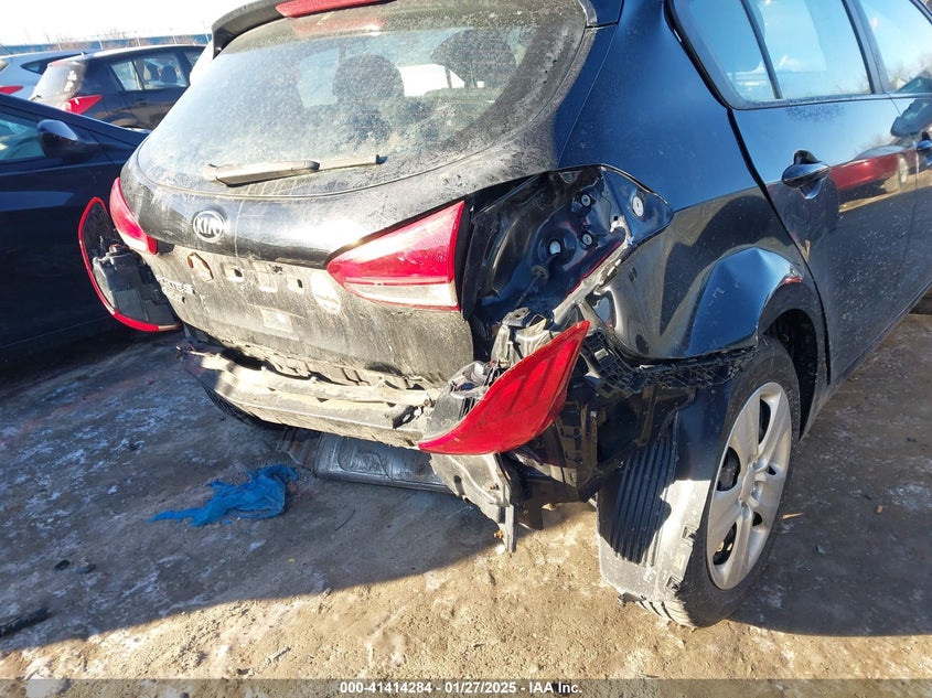 2016 KIA FORTE 5-DOOR VIN: KNAFK5A87G5652372