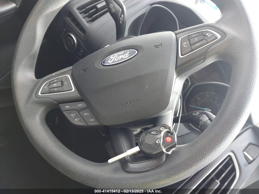 VIN 1FADP3H22HL290181 2017 FORD FOCUS SEL