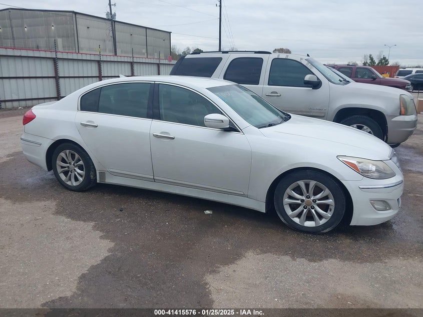 2013 HYUNDAI GENESIS 3.8 - KMHGC4DD3DU209270