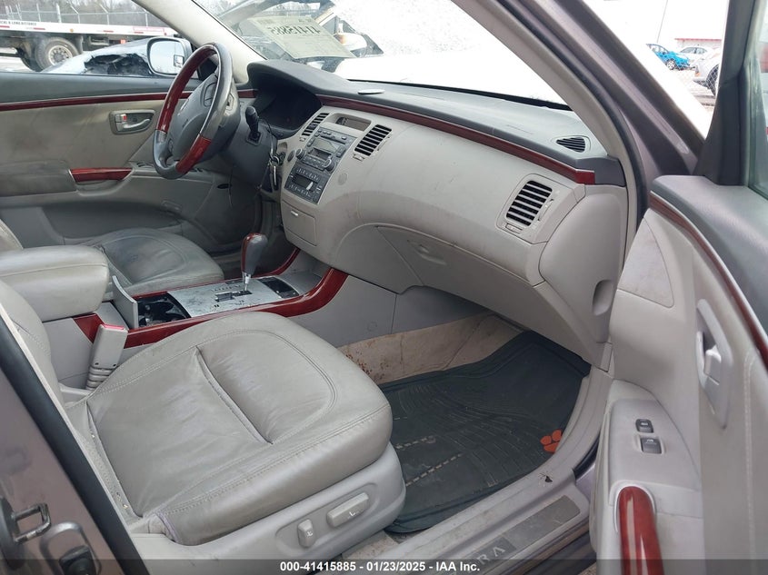 2006 HYUNDAI AZERA VIN: KMHFC46F26A133300