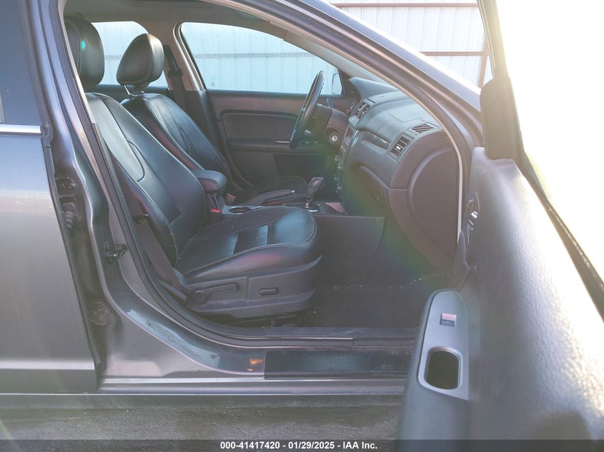 2010 FORD FUSION VIN: 3FAHP0JA5AR260939