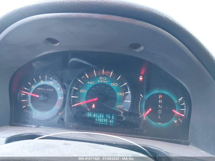 2010 FORD FUSION VIN: 3FAHP0JA5AR260939