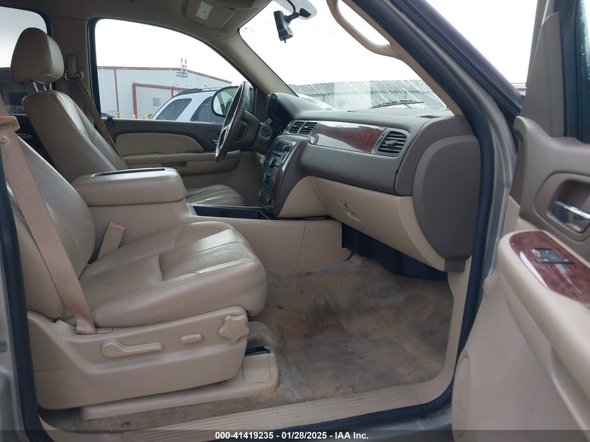 2009 CHEVROLET SUBURBAN 1500 VIN: 1GNFC26J09R237648