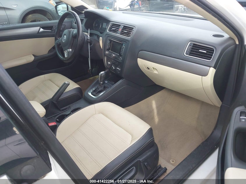 2013 VOLKSWAGEN JETTA 2.5L SEL - 3VWLP7AJ4DM355195