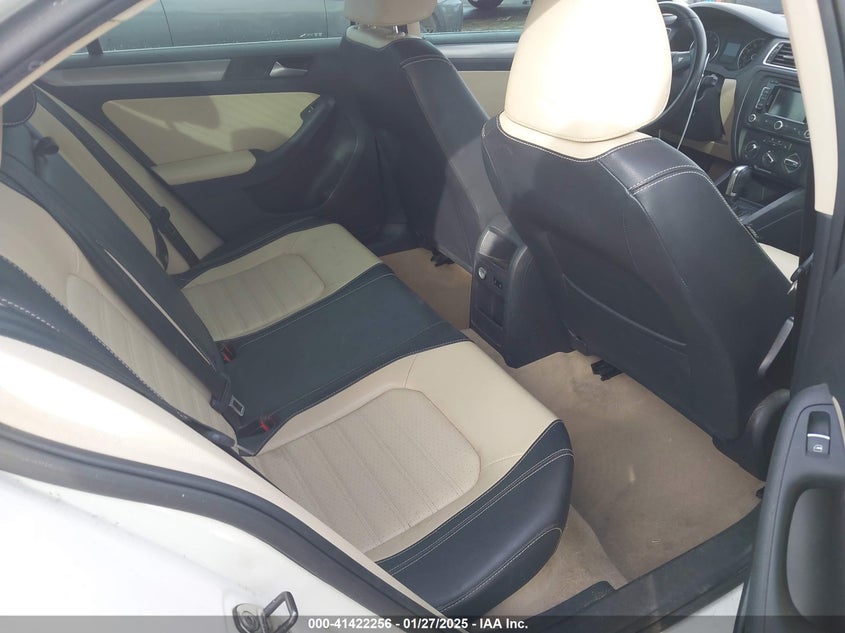 2013 VOLKSWAGEN JETTA 2.5L SEL - 3VWLP7AJ4DM355195