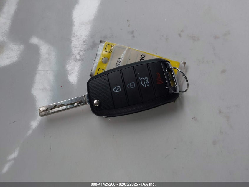 2020 Kia Sorento 2.4L L VIN: 5XYPG4A33LG623783 Lot: 41425268