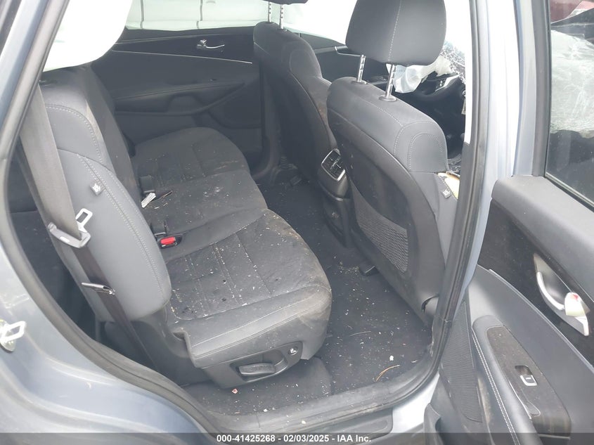 2020 Kia Sorento 2.4L L VIN: 5XYPG4A33LG623783 Lot: 41425268