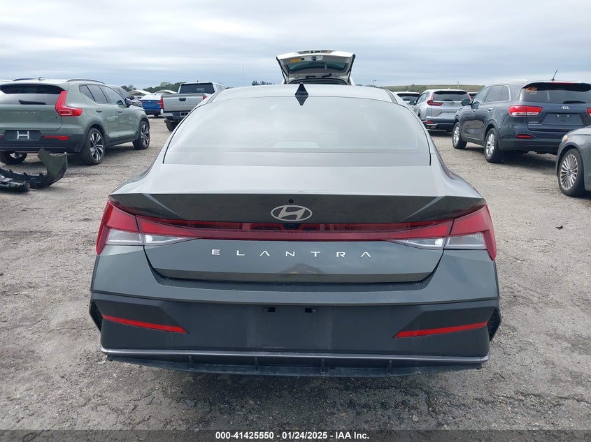 2024 HYUNDAI ELANTRA VIN: KMHLM4DG5RU770664
