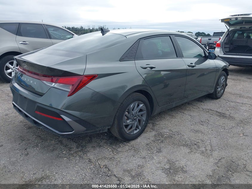 2024 HYUNDAI ELANTRA VIN: KMHLM4DG5RU770664