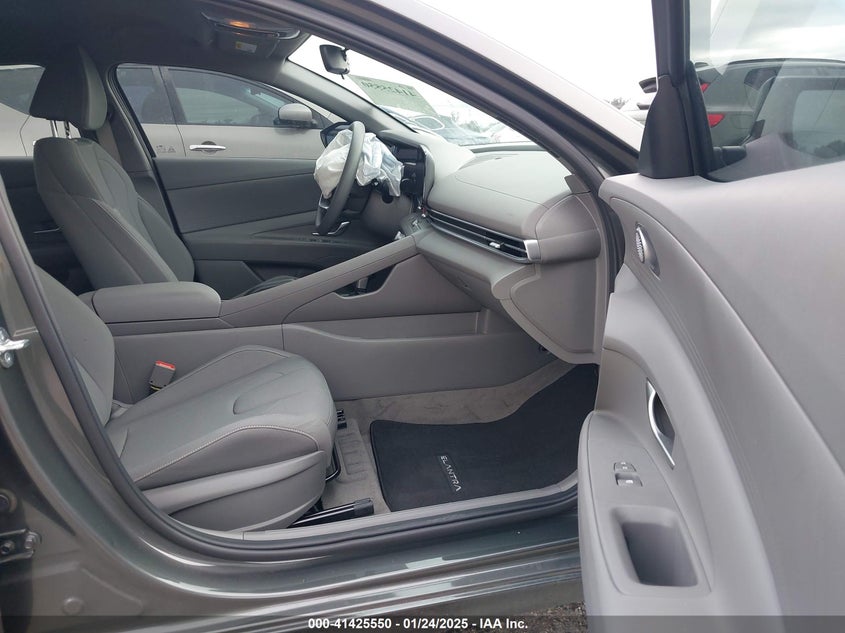 2024 HYUNDAI ELANTRA VIN: KMHLM4DG5RU770664