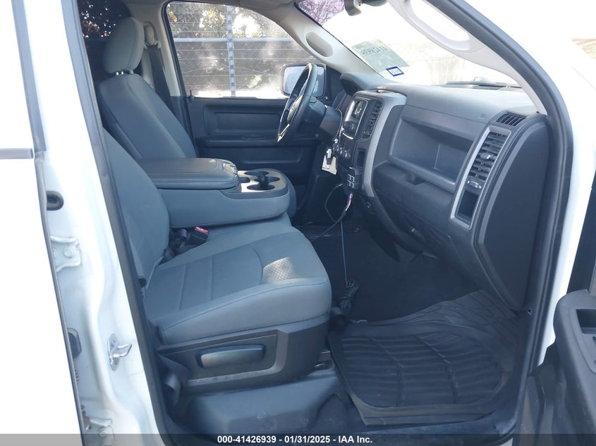 2019 RAM 1500 CLASSIC VIN: 1C6RR6FG3KS604466