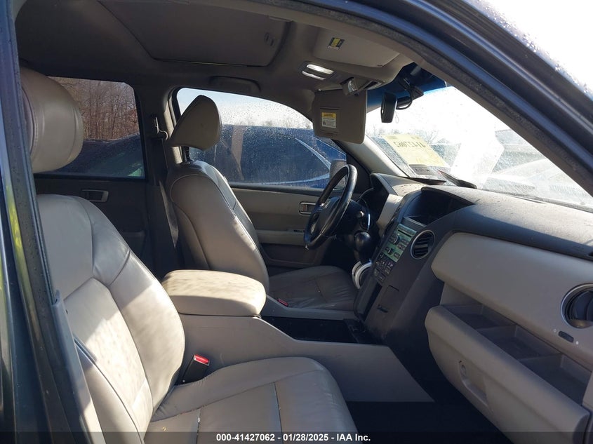 2011 HONDA PILOT VIN: 5FNYF4H57BB087568