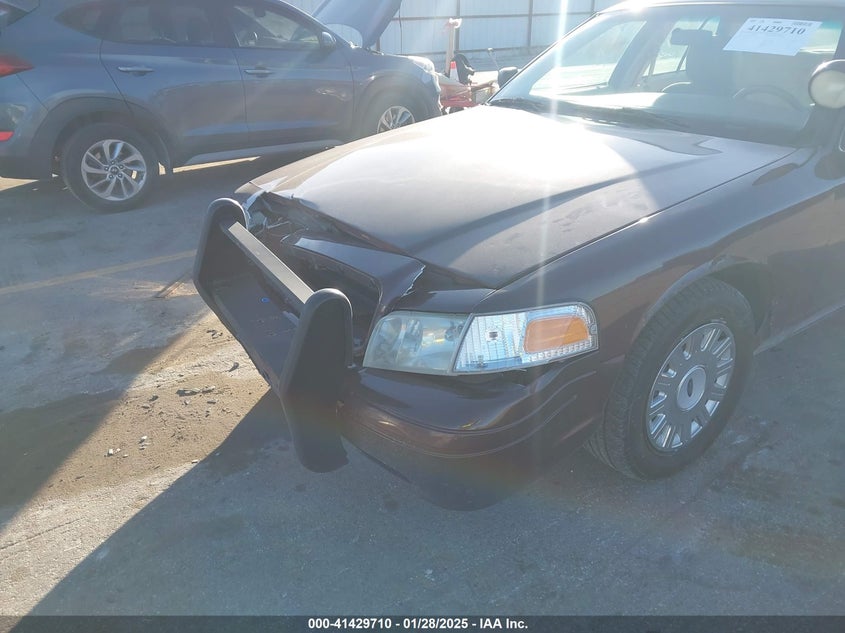2011 FORD CROWN VICTORIA VIN: 2FABP7BV8BX122718
