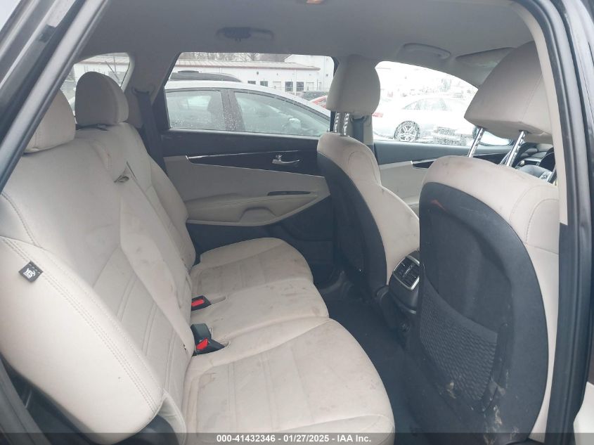 2019 KIA SORENTO 2.4L LX - 5XYPG4A36KG575579