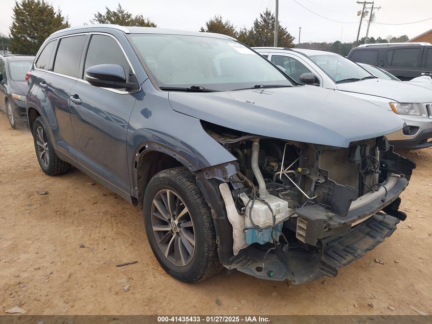 TOYOTA HIGHLANDER XLE 2019