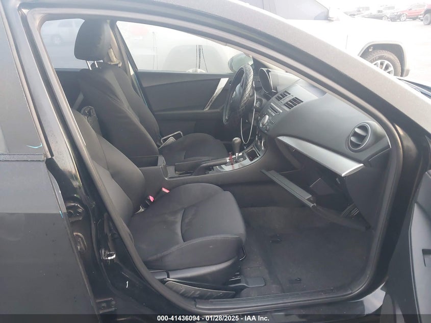 2011 MAZDA MAZDA3 VIN: JM1BL1K64B1372168