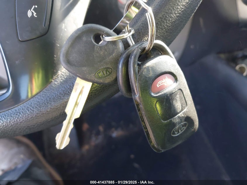 2013 KIA FORTE VIN: KNAFU5A26D5744588