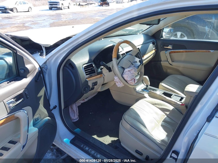 2011 LINCOLN MKZ VIN: 3LNDL2L31BR752945