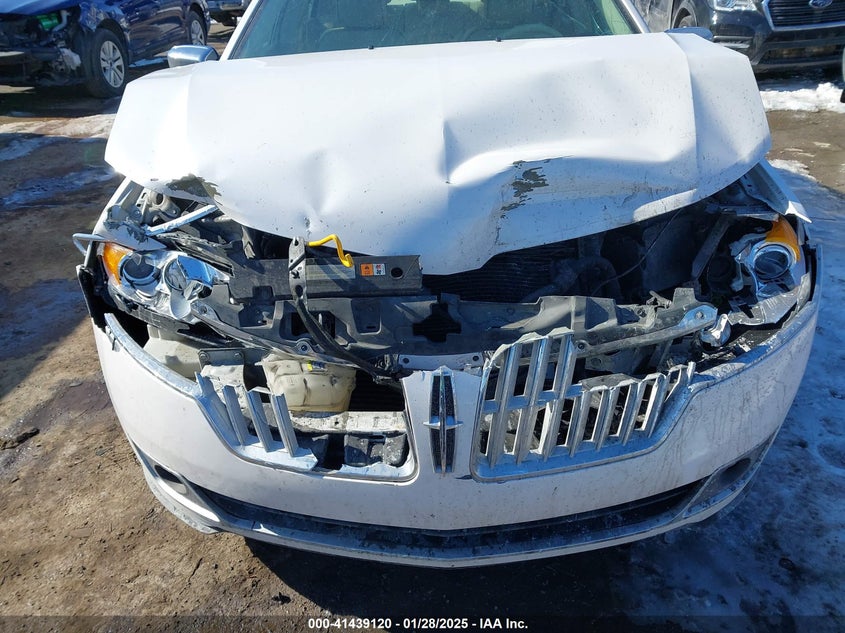2011 LINCOLN MKZ VIN: 3LNDL2L31BR752945