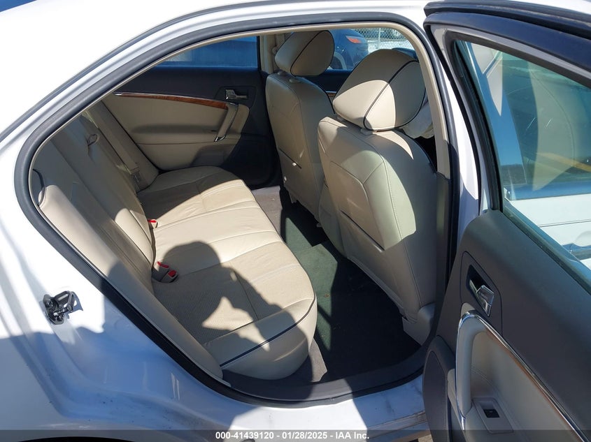 2011 LINCOLN MKZ VIN: 3LNDL2L31BR752945