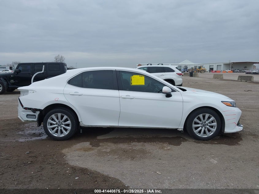 2018 TOYOTA CAMRY VIN: 4T1B11HK2JU584859