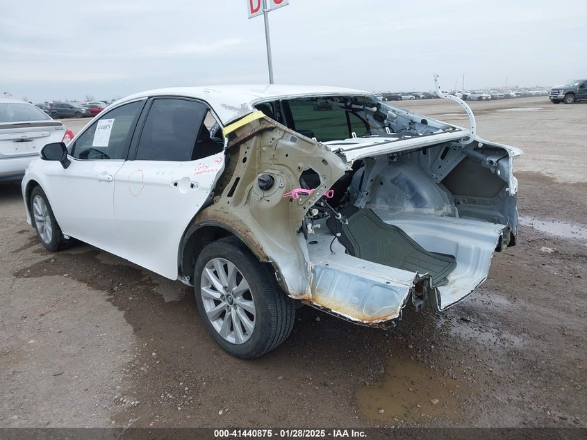 2018 TOYOTA CAMRY VIN: 4T1B11HK2JU584859