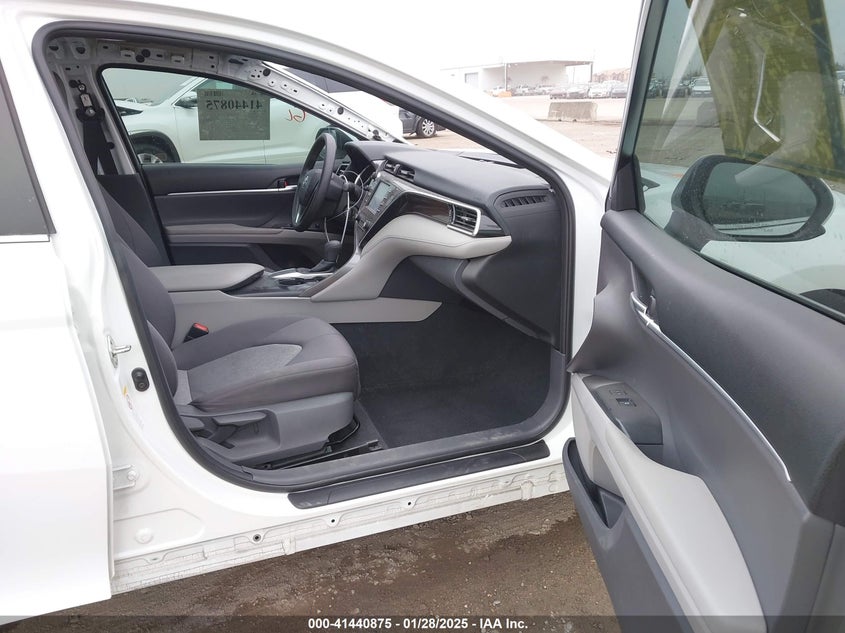 2018 TOYOTA CAMRY VIN: 4T1B11HK2JU584859