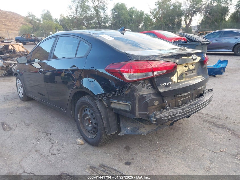 2017 KIA FORTE VIN: 3KPFK4A79HE090842