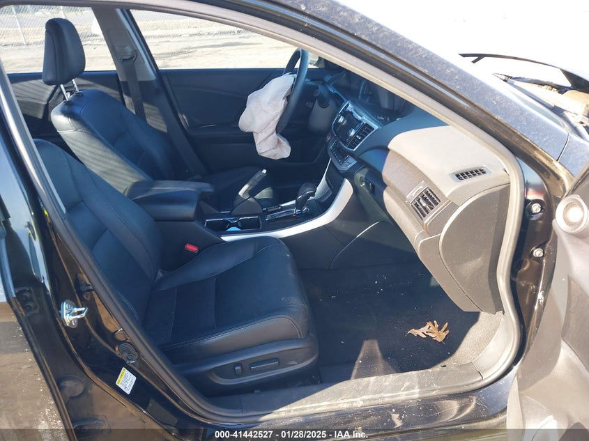 2015 HONDA ACCORD VIN: 1HGCR3F88FA033835