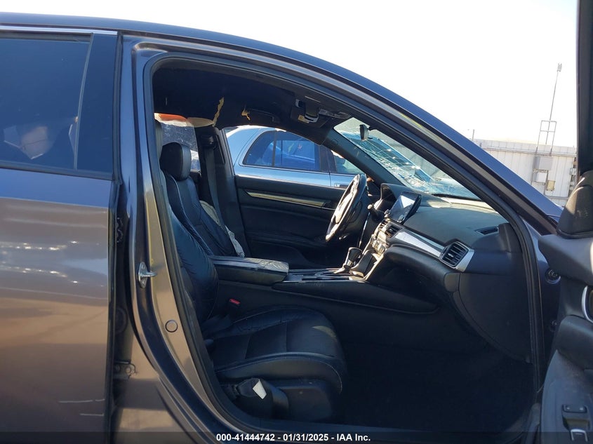 2018 HONDA ACCORD VIN: 1HGCV1F36JA240611