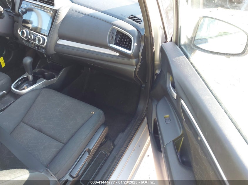 2015 HONDA FIT VIN: 3HGGK5H81FM715621
