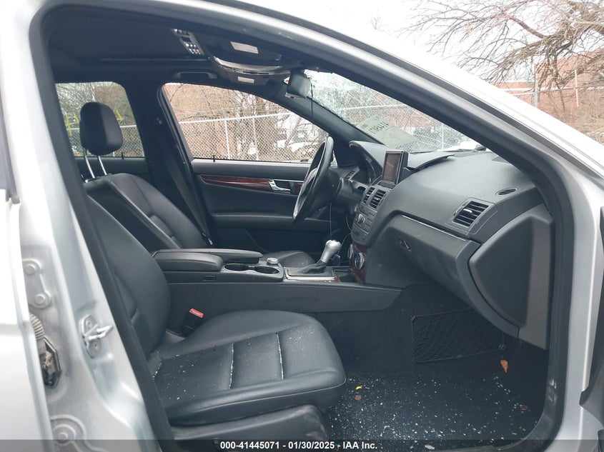 2011 MERCEDES-BENZ C 300 VIN: WDDGF8BB8BR160965