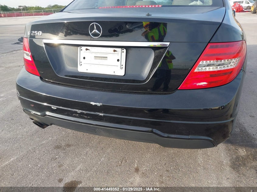 2012 MERCEDES-BENZ C 250 VIN: WDDGF4HB4CR205112