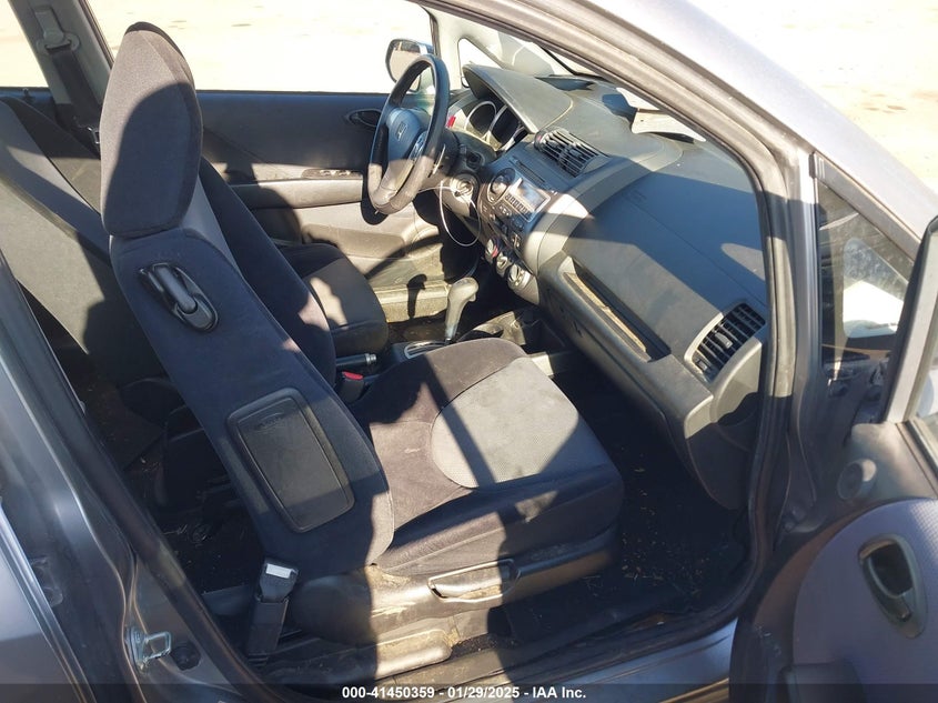 2007 HONDA FIT VIN: JHMGD38647S060969