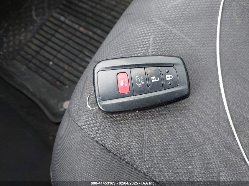 2019 TOYOTA RAV4 XLE - JTMP1RFV7KD007705