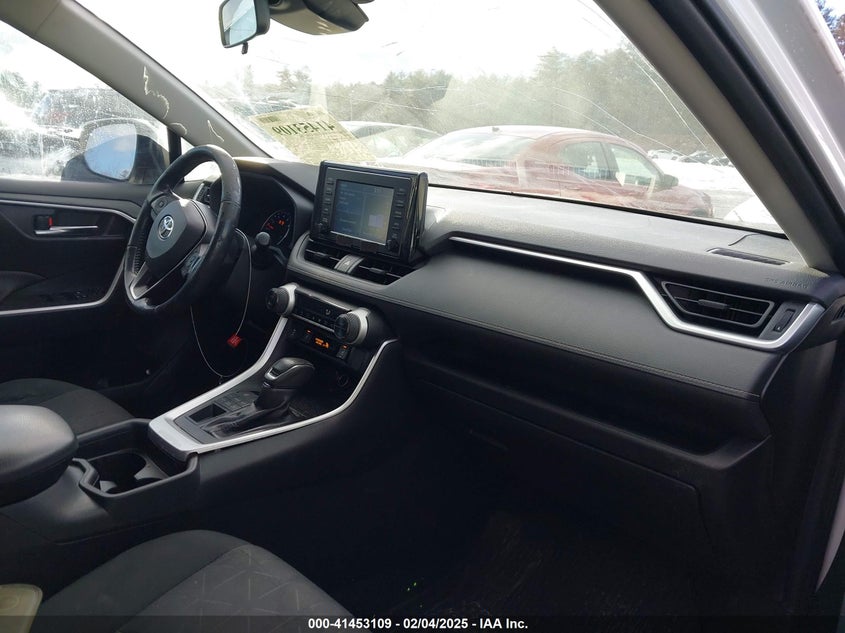 2019 TOYOTA RAV4 XLE - JTMP1RFV7KD007705