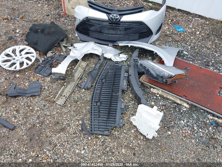 2018 TOYOTA COROLLA LE - 5YFBURHE5JP841384