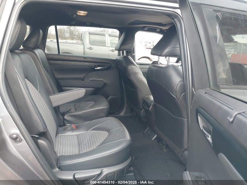 2024 TOYOTA HIGHLANDER VIN: 5TDKDRAH7RS536346