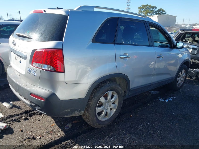 2011 KIA SORENTO VIN: 5XYKT3A13BG020281