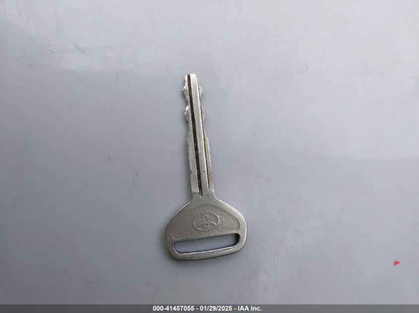 2000 Toyota Sienna Le VIN: 4T3ZF13C9YU191748 Lot: 41457055